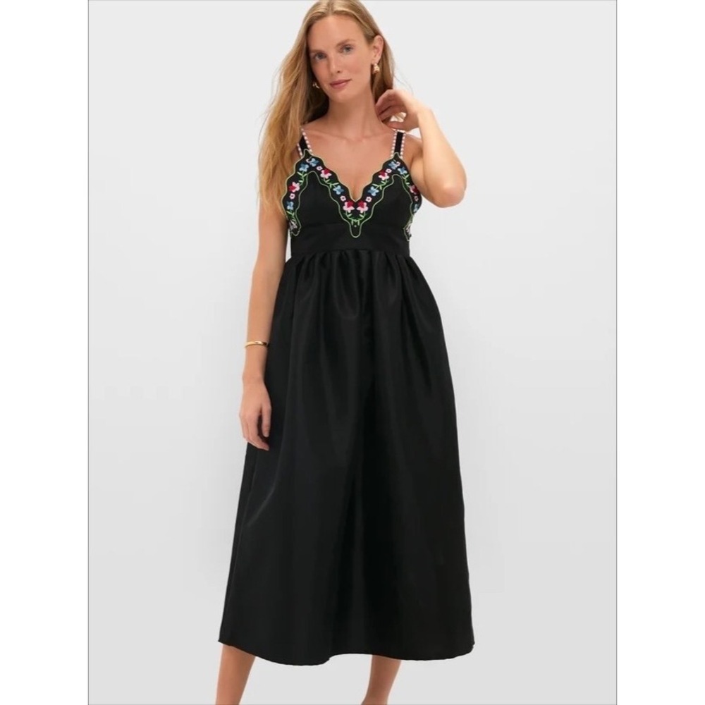CeliaB NWT Selene Dress Small Black Embroidered Scalloped V-Neck Midi Floral